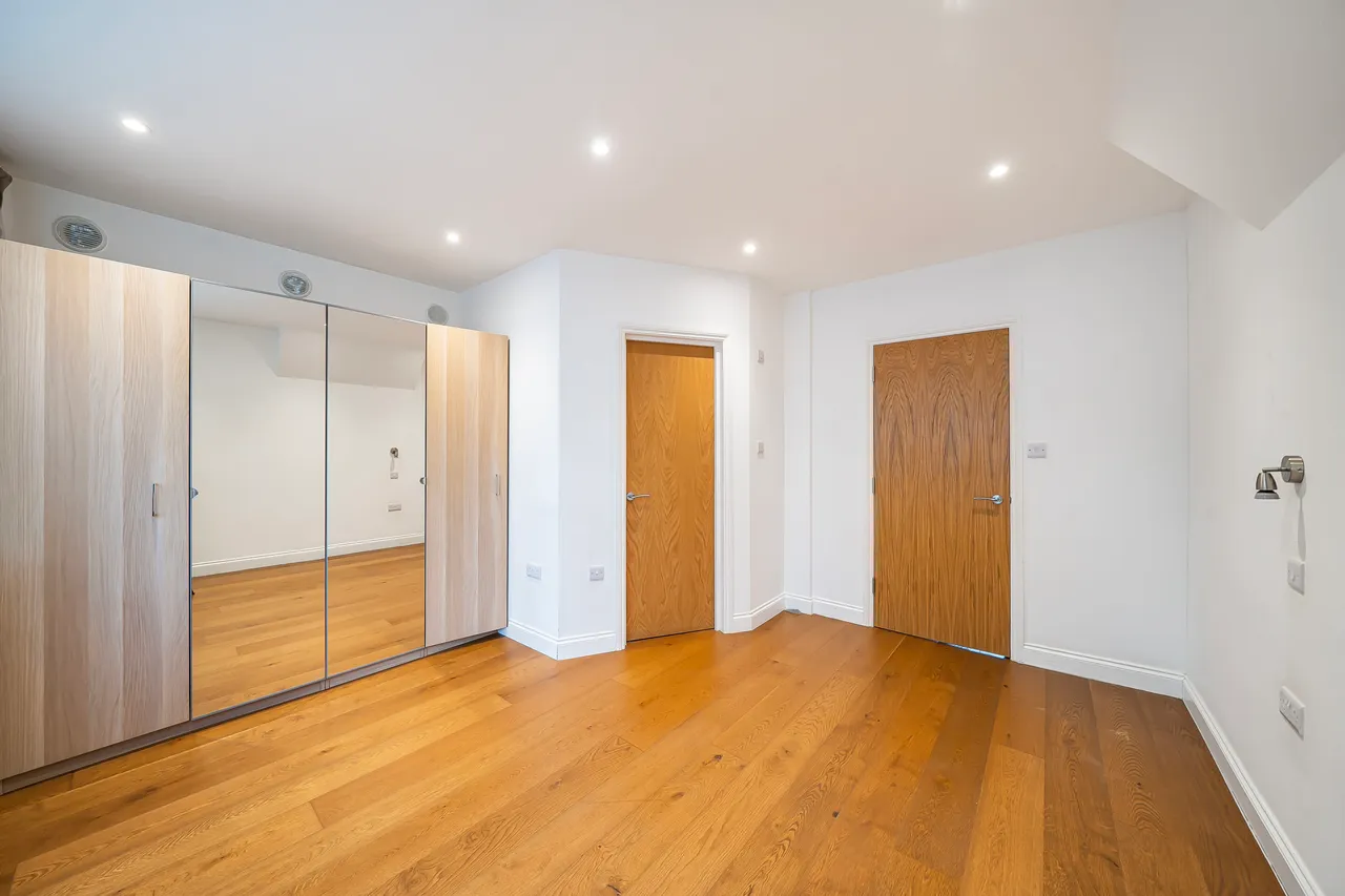 High Road, Ickenham, UB10, photo 6