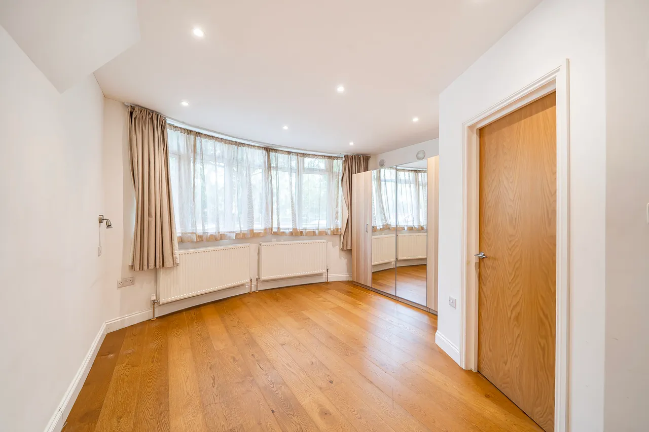 High Road, Ickenham, UB10, photo 5