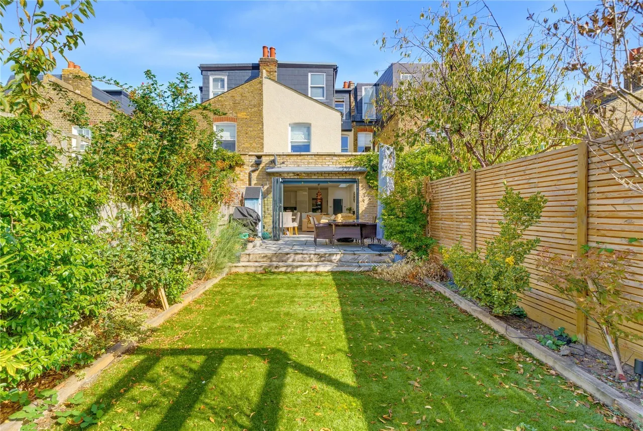 Brocklebank Road, London, SW18, photo 11