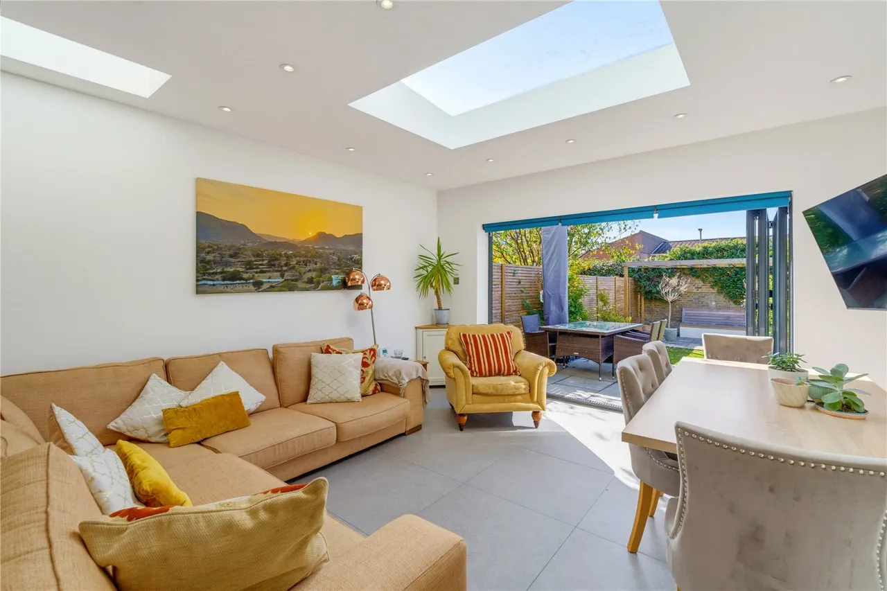 Brocklebank Road, London, SW18, photo 2
