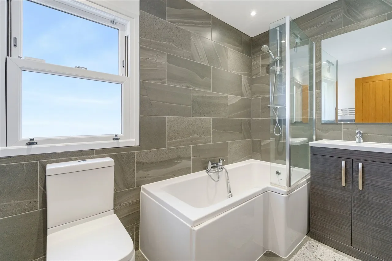Brocklebank Road, London, SW18, photo 8