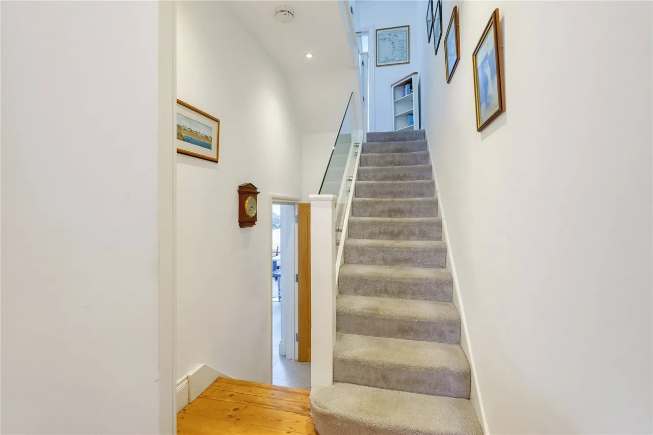 Brocklebank Road, London, SW18, photo 6
