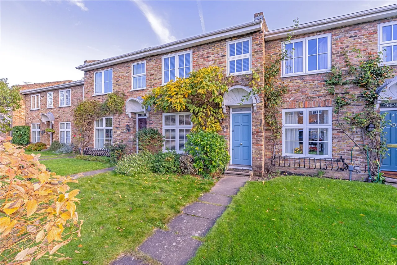 3 bed house to rent — Hollies Close, Twickenham, TW1 4NL