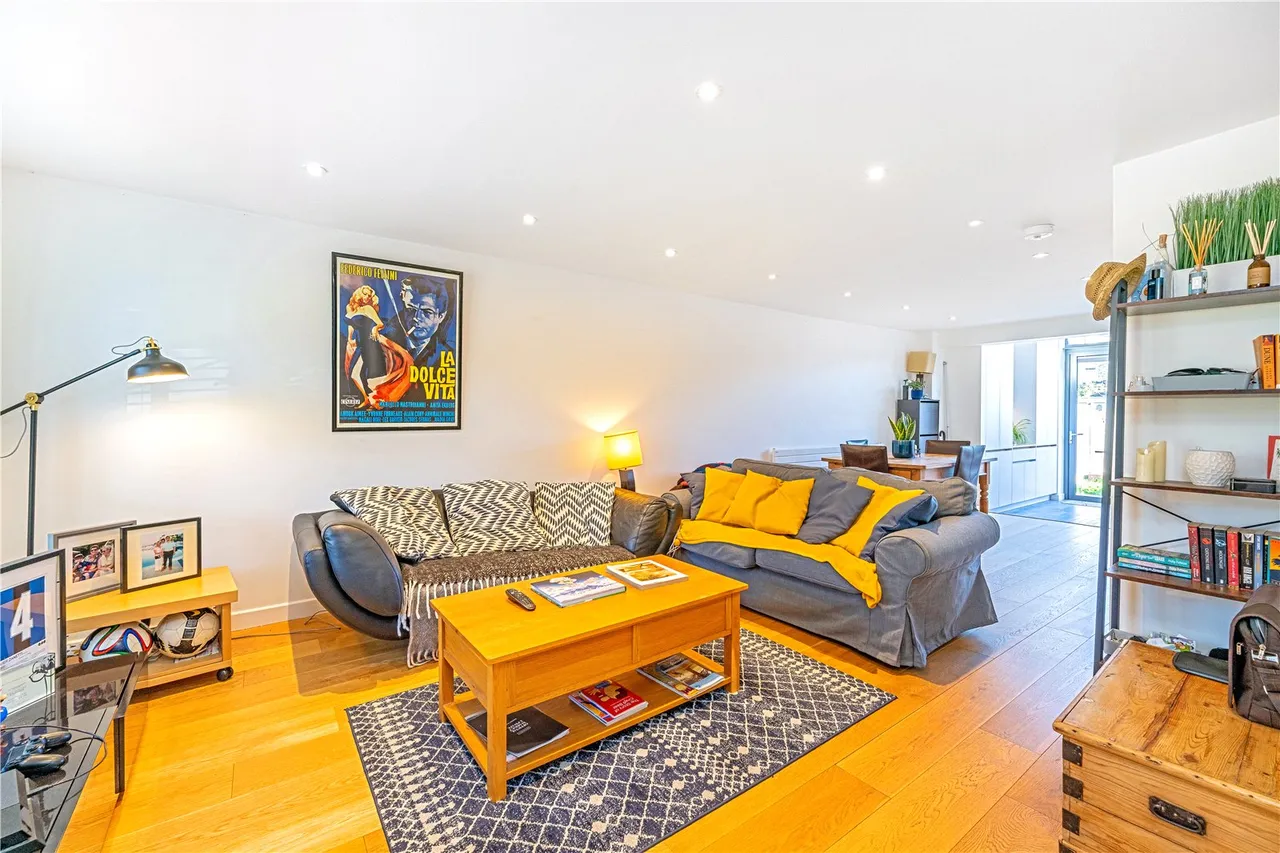 Hollies Close, Twickenham, TW1 4NL, photo 3