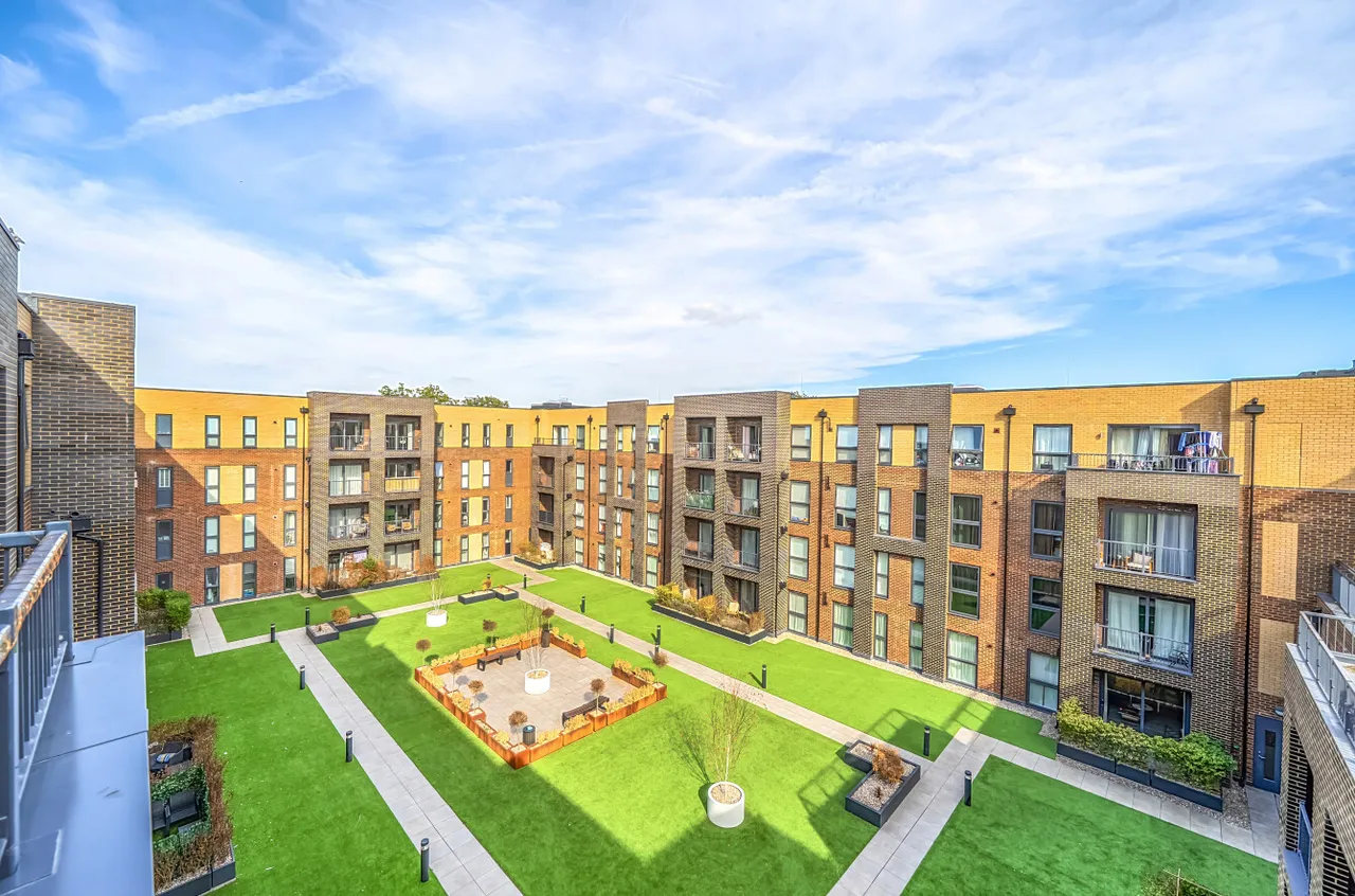 Moorfield Place, Farnborough, GU14, photo 14