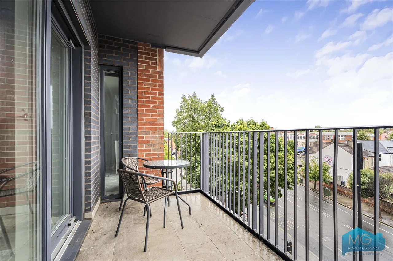 Green Lanes, London, N21, photo 14