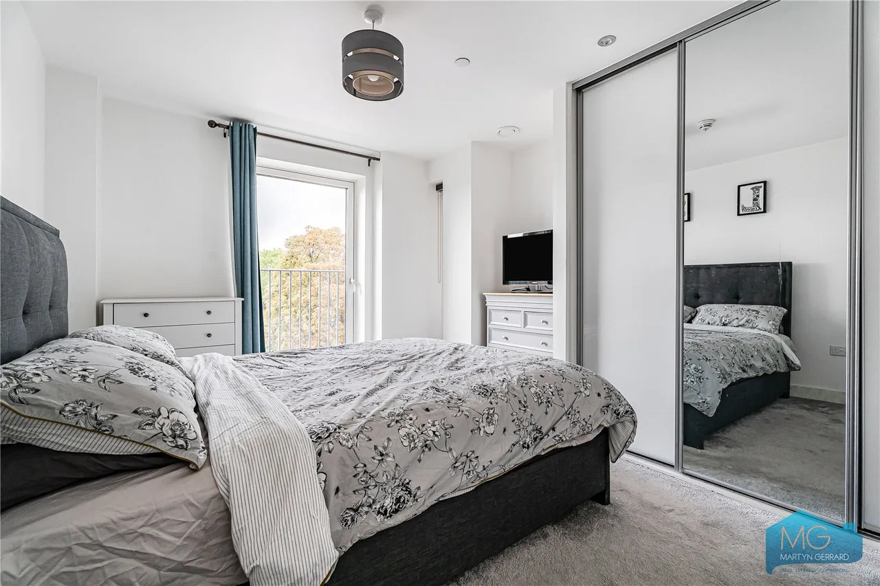Green Lanes, London, N21, photo 11