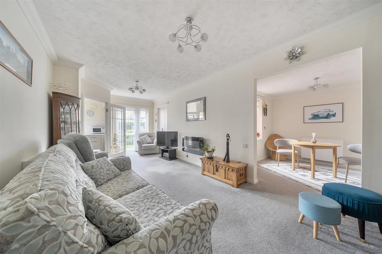 Stuart Road, Highcliffe, BH23, photo 3