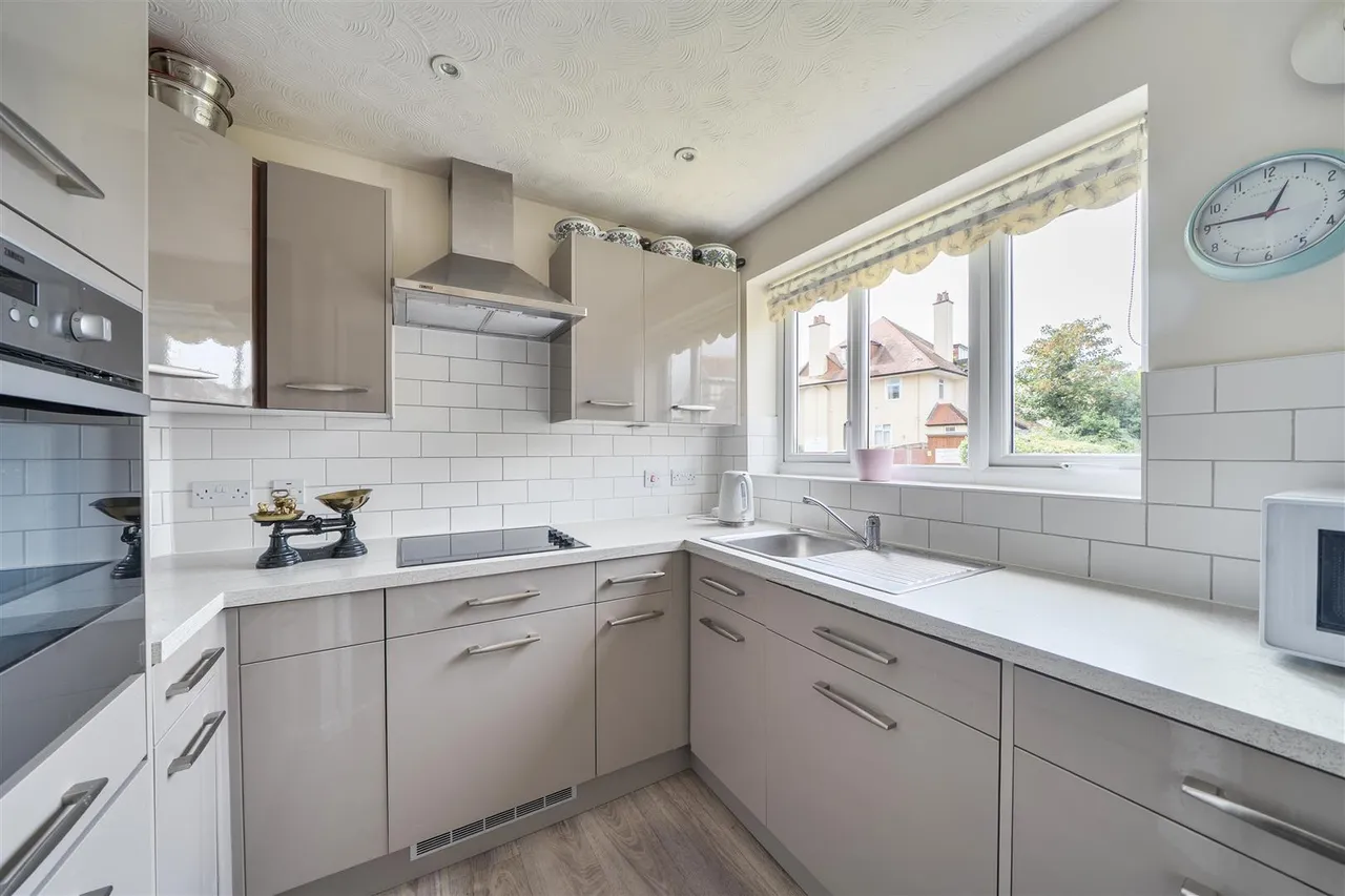 Stuart Road, Highcliffe, BH23, photo 2
