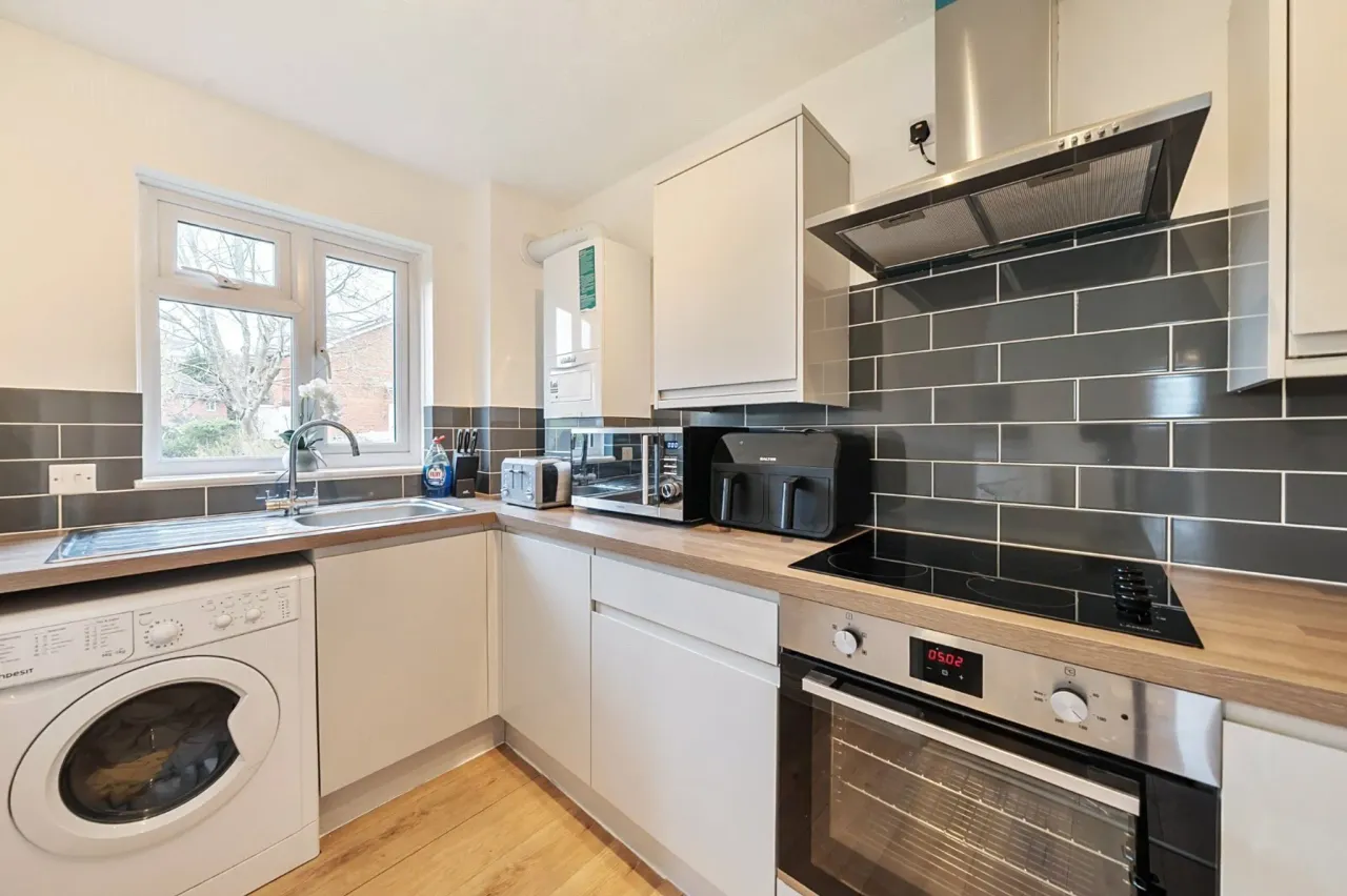 Eyston Drive, Weybridge, Surrey, KT13, photo 3