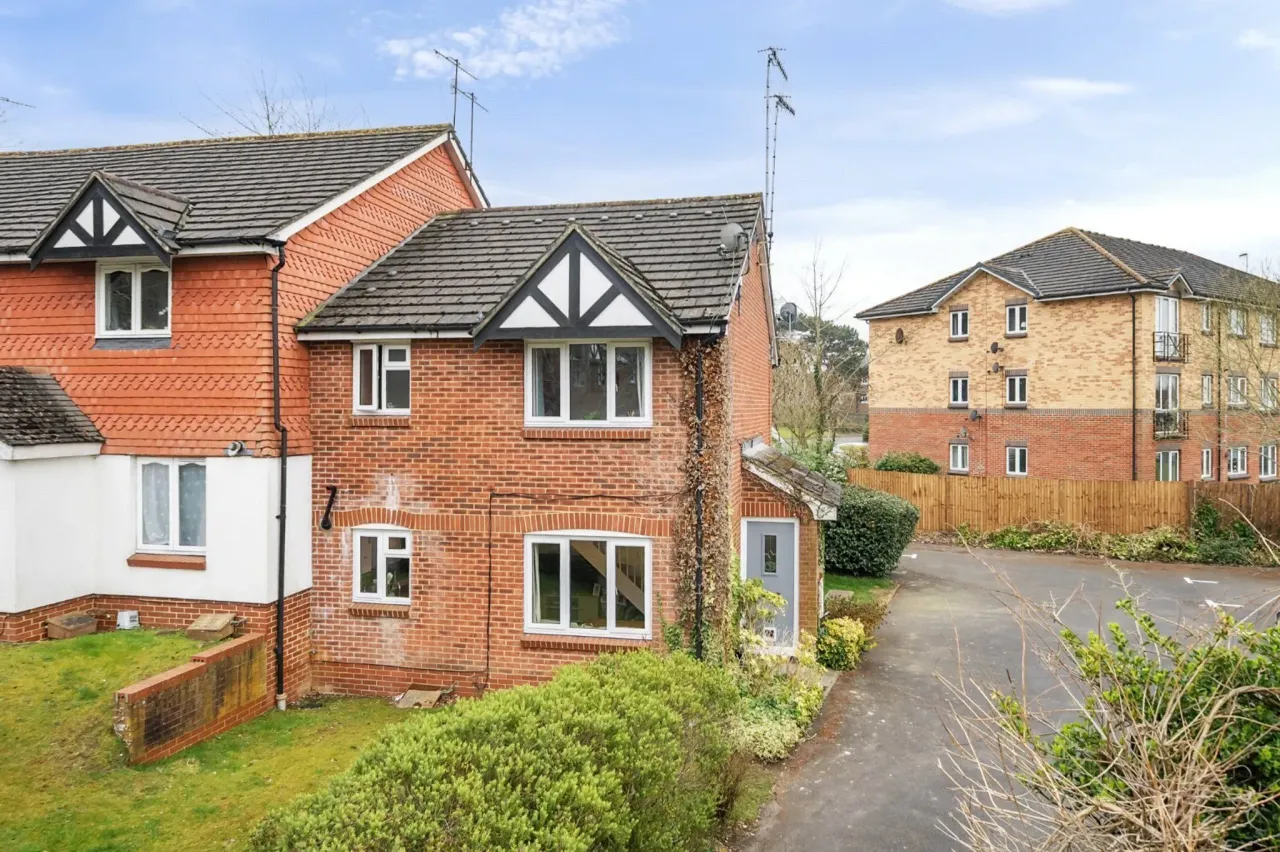 1 bed property for sale — Eyston Drive, Weybridge, Surrey, KT13
