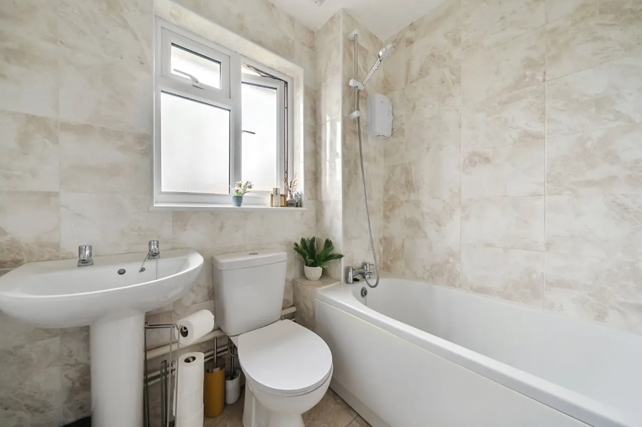 Eyston Drive, Weybridge, Surrey, KT13, photo 8