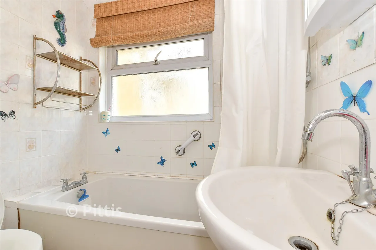 George Street, Sandown, PO36, photo 6