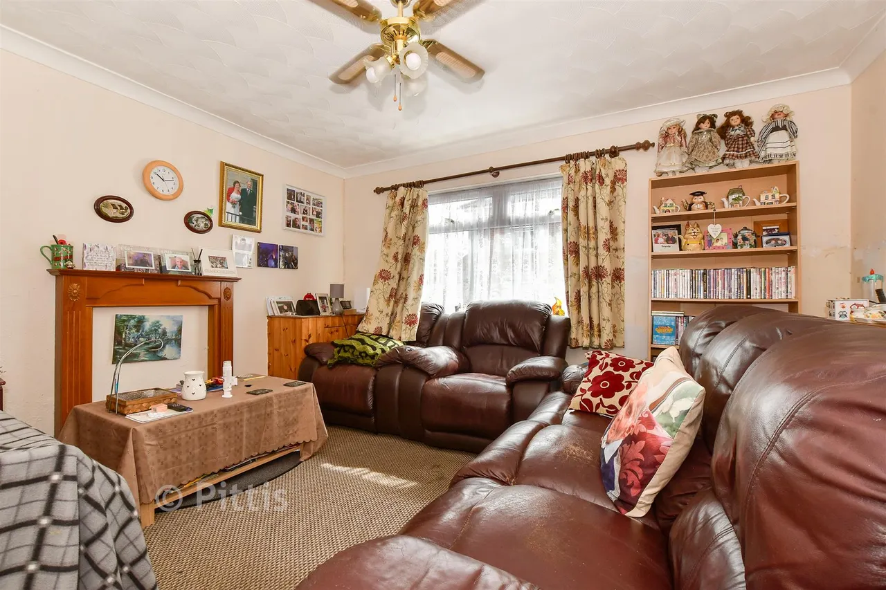 George Street, Sandown, PO36, photo 4