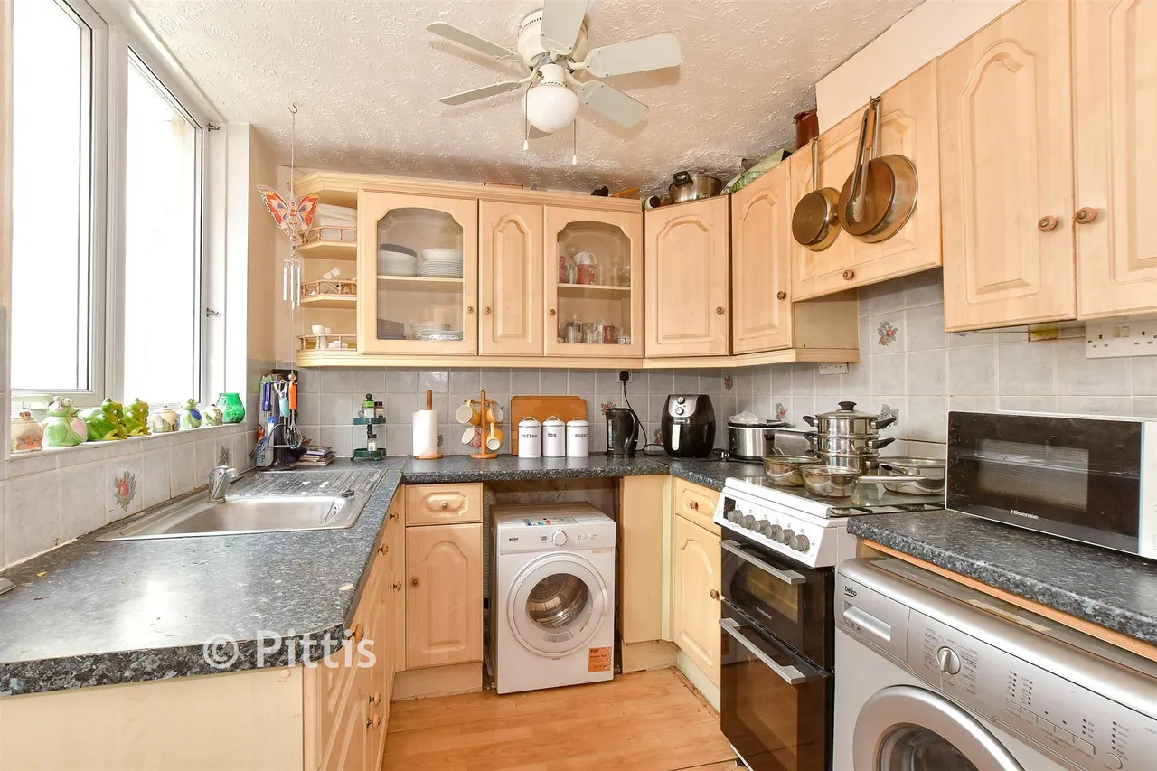 George Street, Sandown, PO36, photo 3