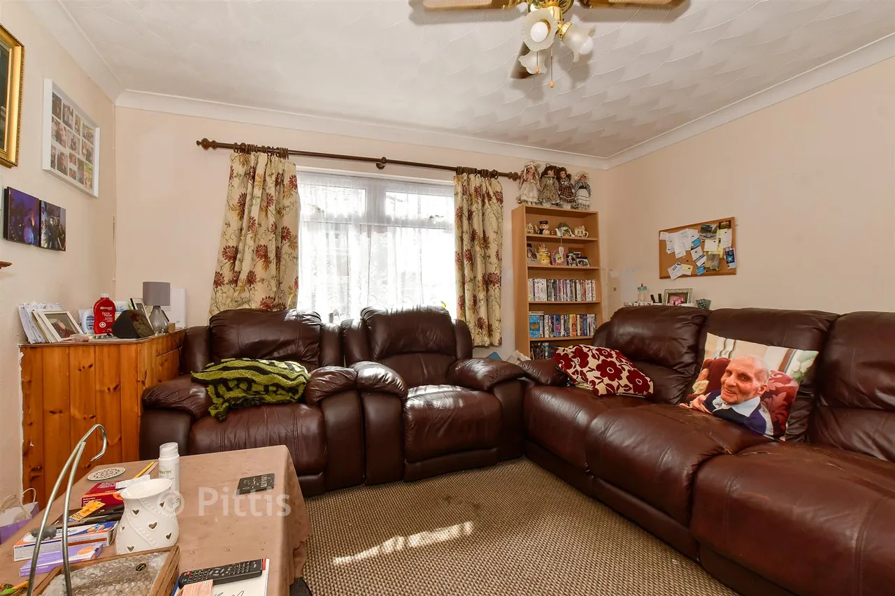 George Street, Sandown, PO36, photo 2