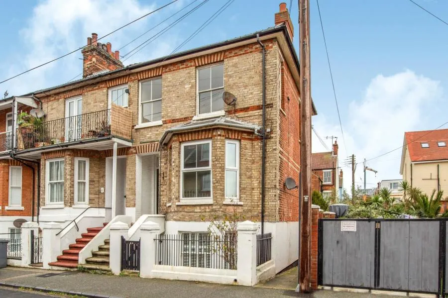 2 bed flat for sale, Russell Road, Felixstowe, IP11