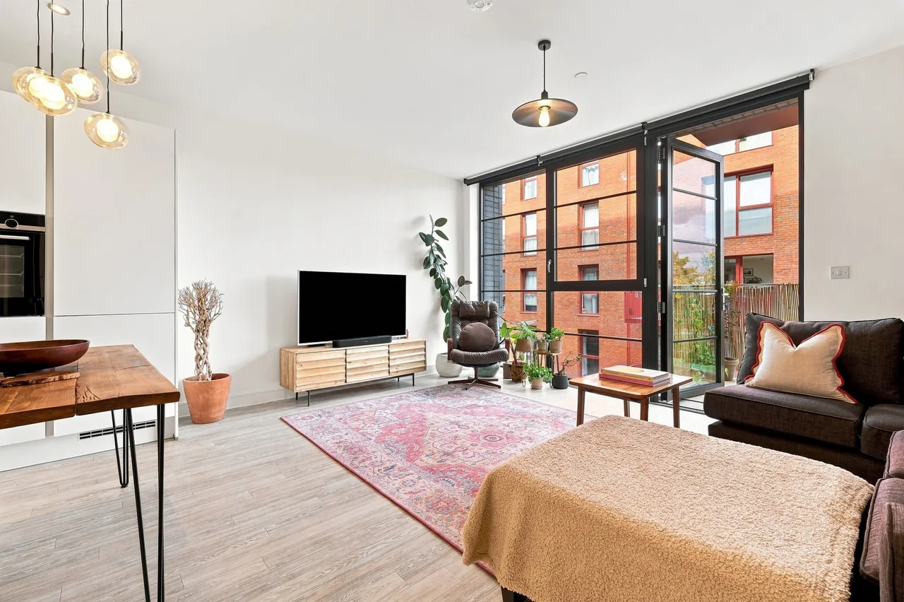 2 bed flat for sale, Distillery Building, London, E3