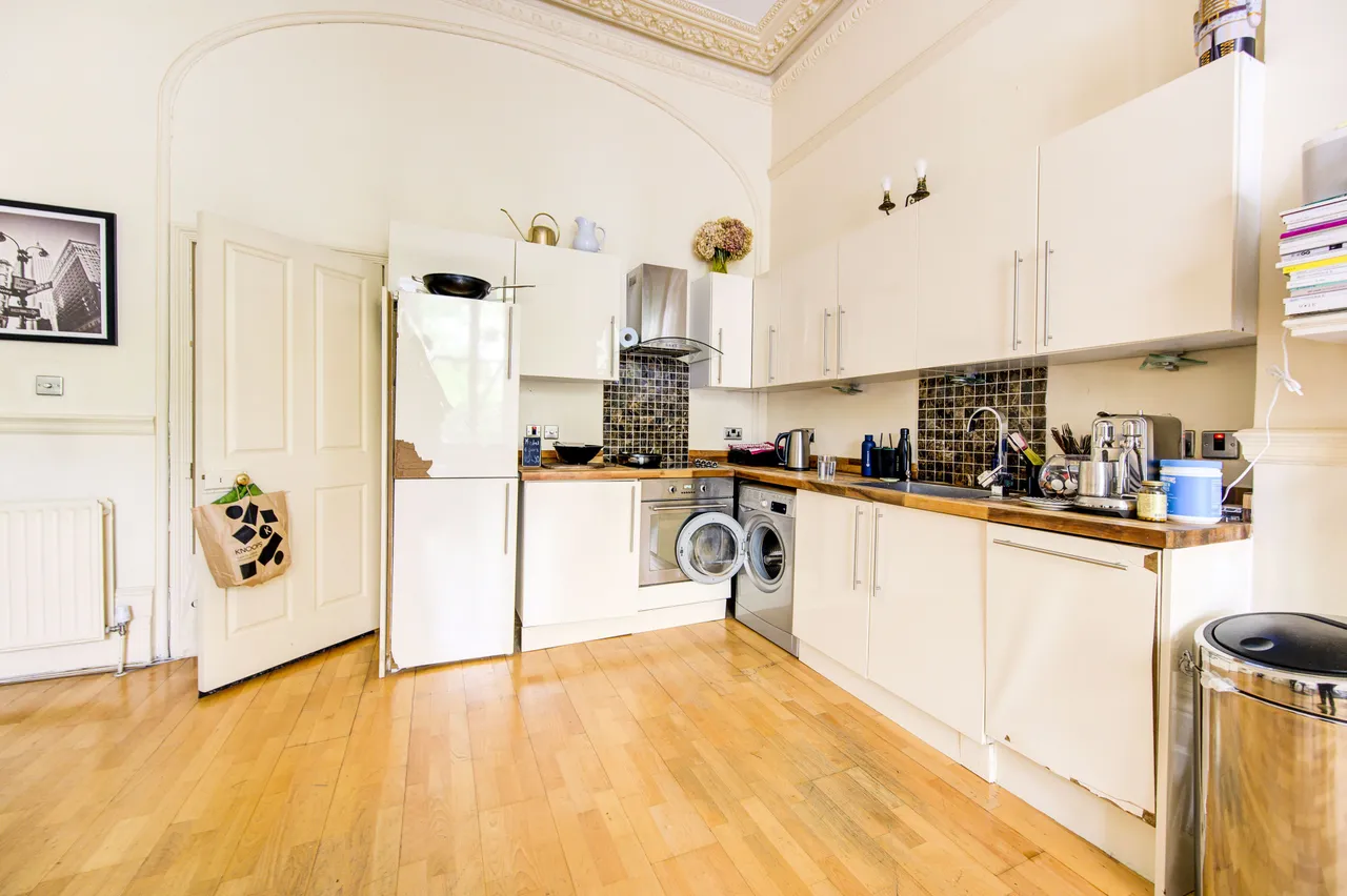 Flat 2, 89 Cornwall Gardens, London, photo 2