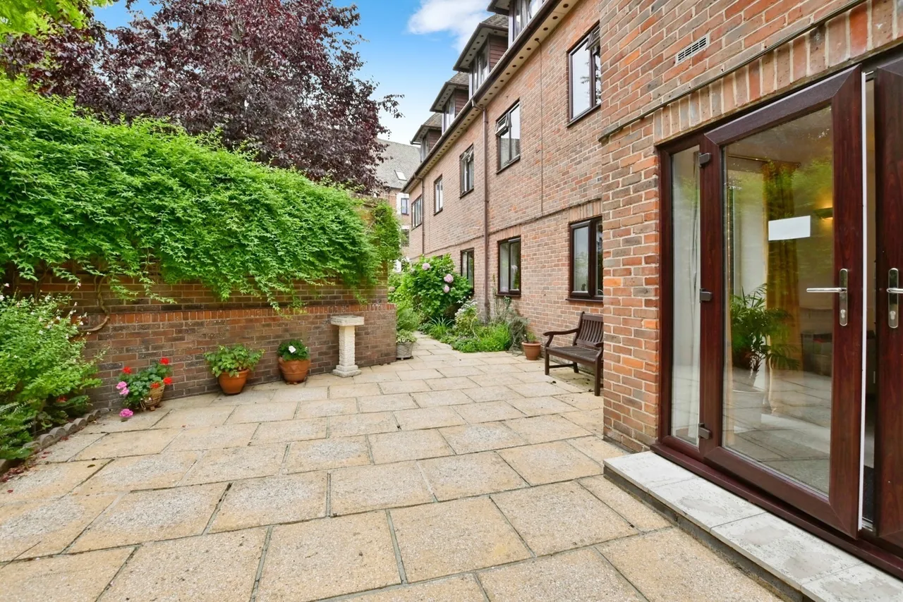 Russell Court, Midhurst, GU29, photo 15