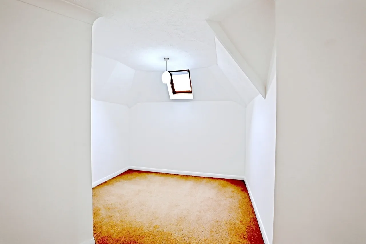 Russell Court, Midhurst, GU29, photo 9