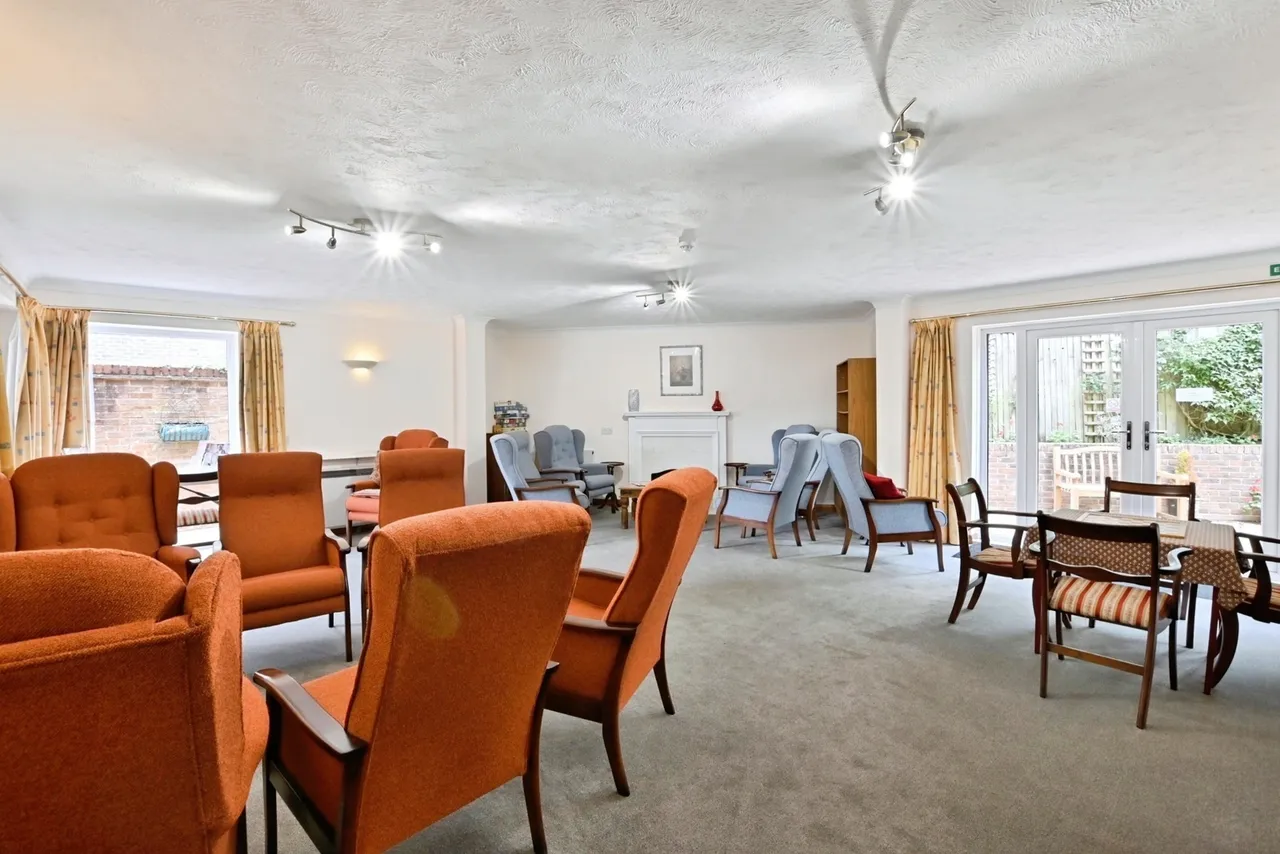 Russell Court, Midhurst, GU29, photo 6