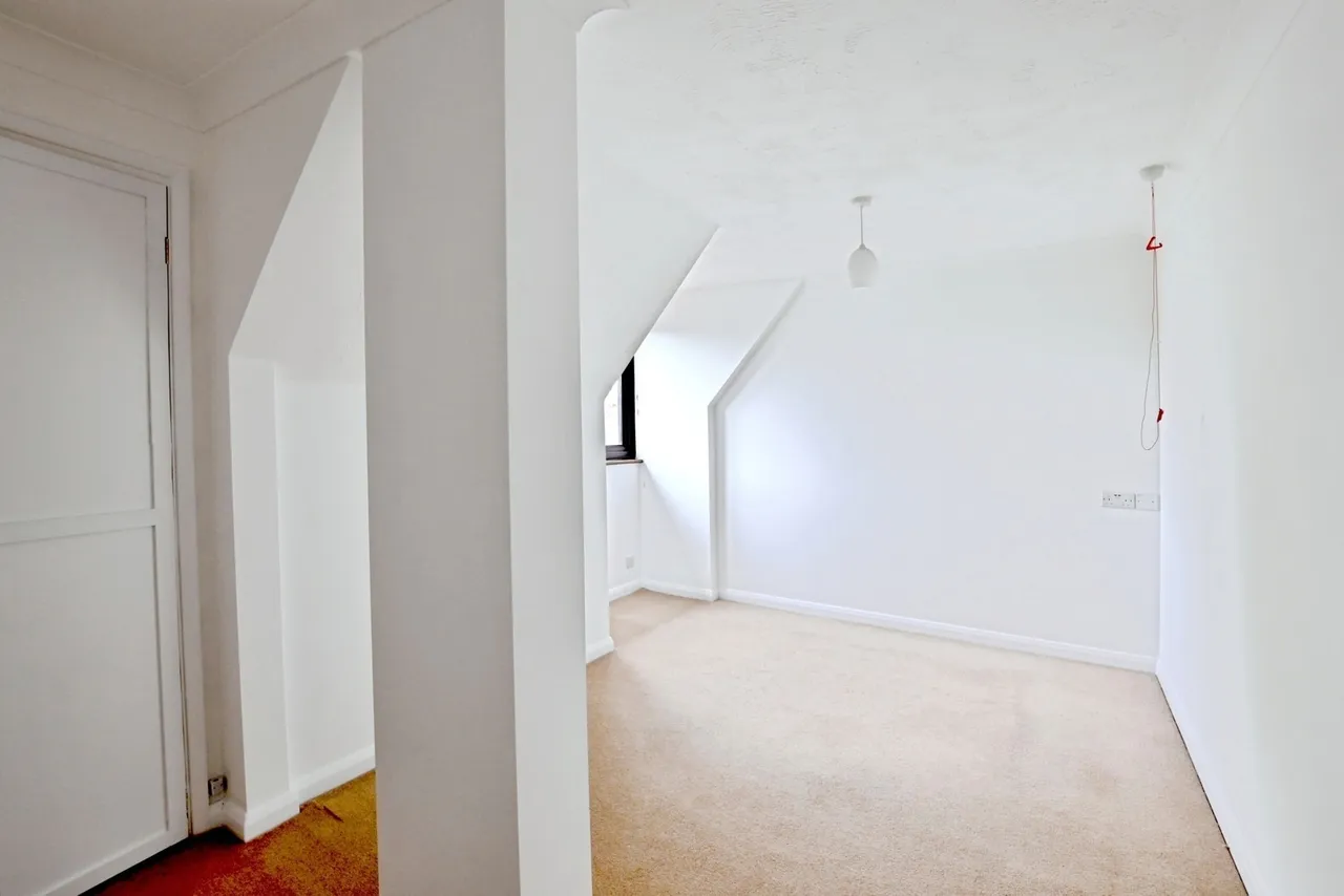 Russell Court, Midhurst, GU29, photo 7