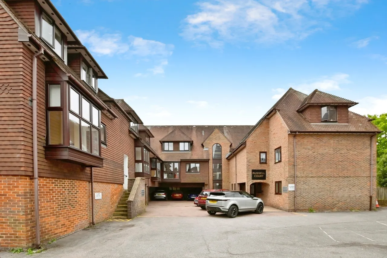 1 bed flat for sale, Russell Court, Midhurst, GU29