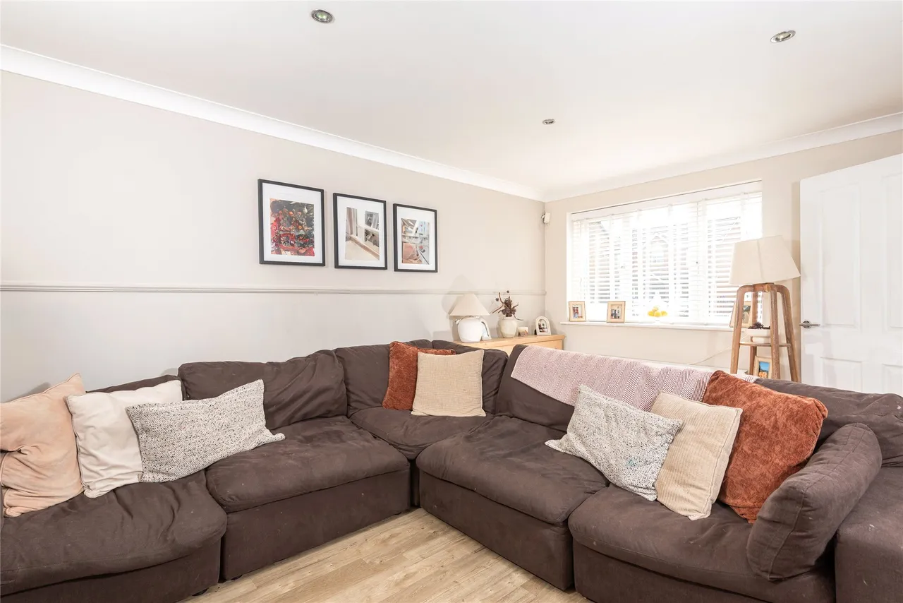 Newbolt Close, Newport Pagnell, MK16, photo 3