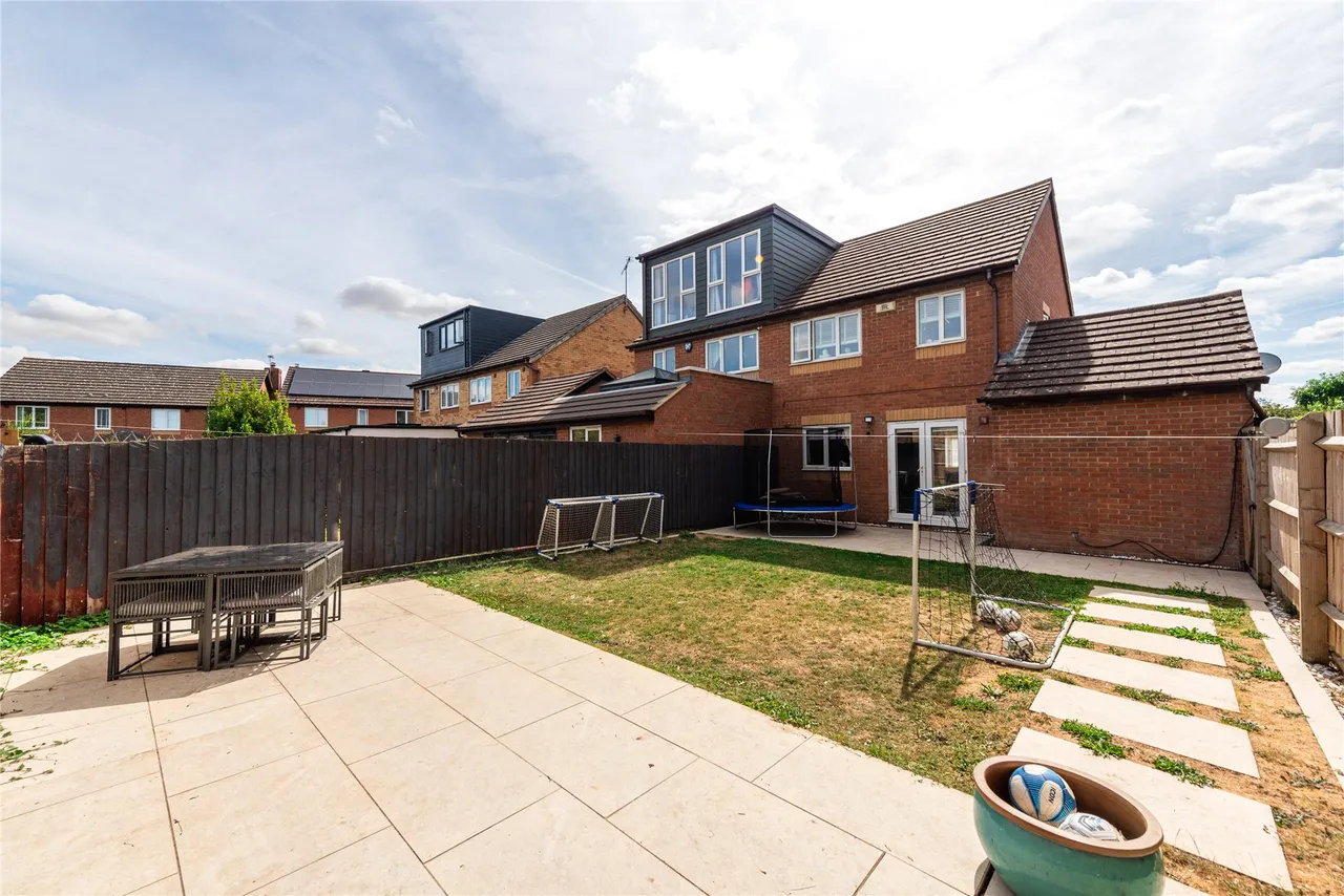 Newbolt Close, Newport Pagnell, MK16, photo 2