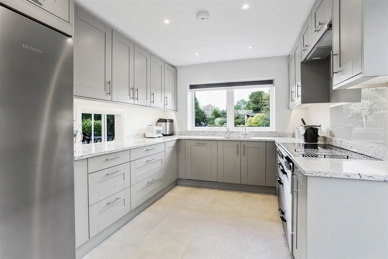 Southway, Carshalton Beeches, Surrey, SM5 4HP, photo 3