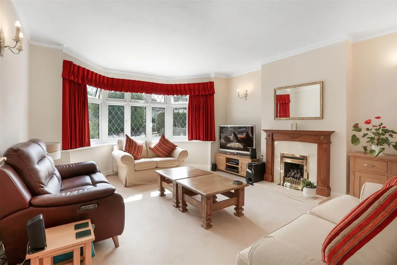 Southway, Carshalton Beeches, Surrey, SM5 4HP, photo 2