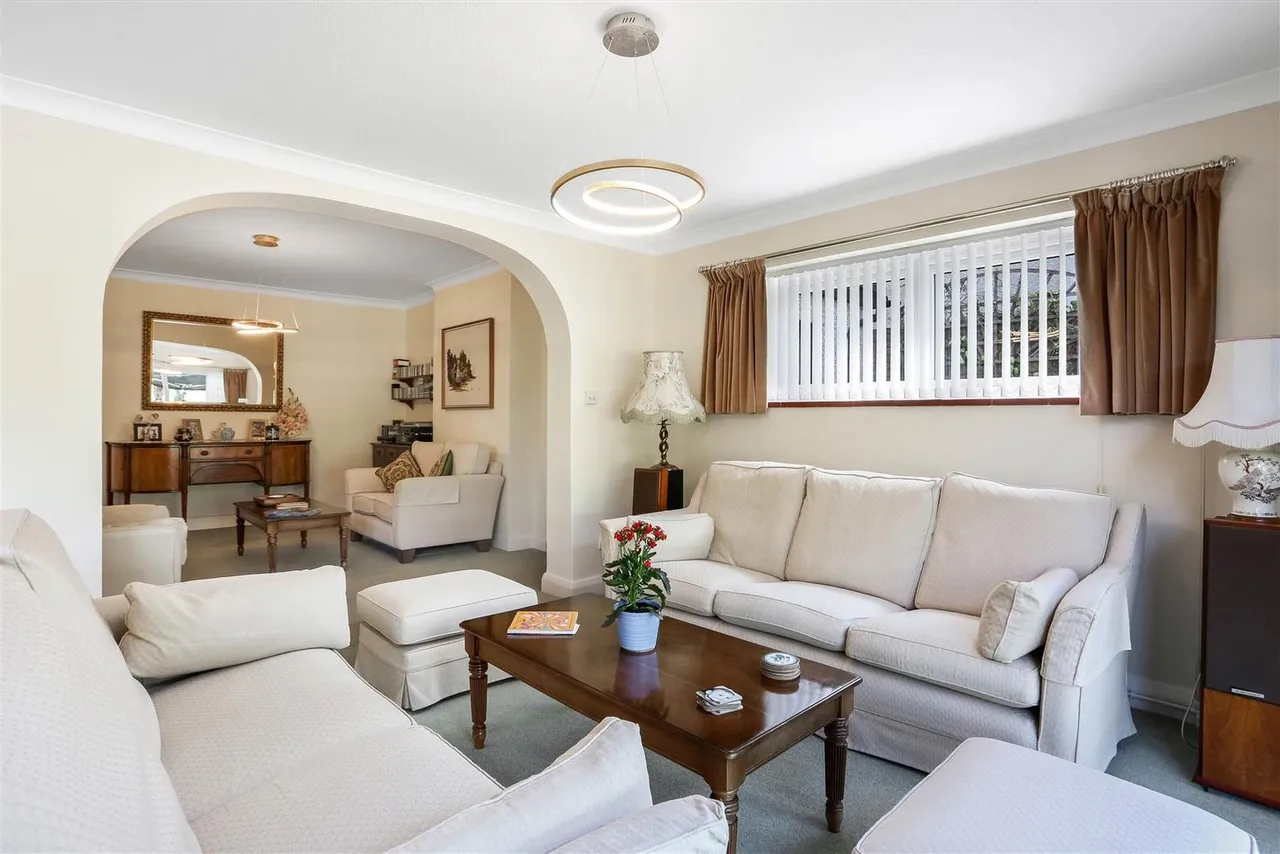 Southway, Carshalton Beeches, Surrey, SM5 4HP, photo 9