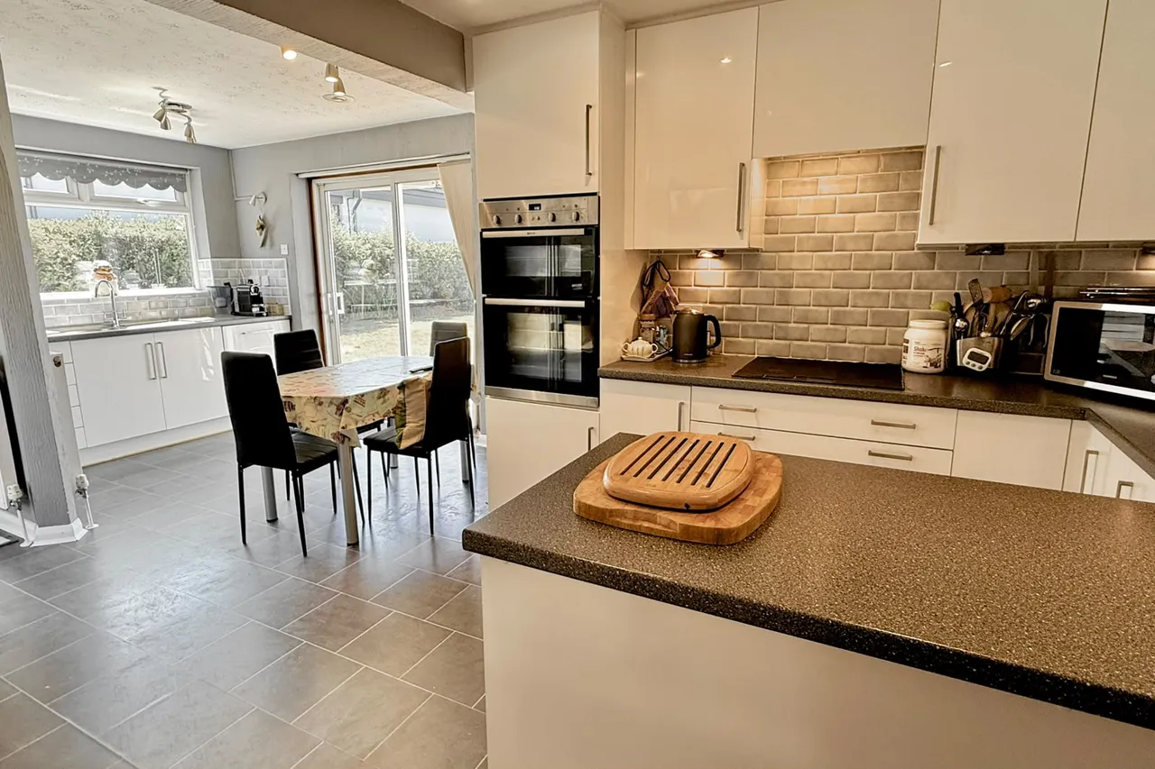 Pine Manor Road, Ashley Heath, BH24, photo 4