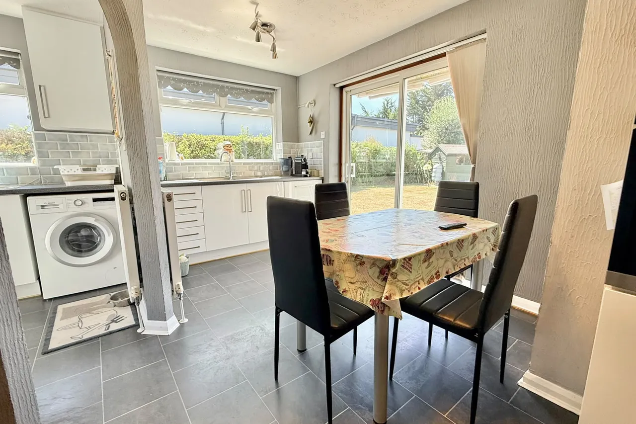 Pine Manor Road, Ashley Heath, BH24, photo 6