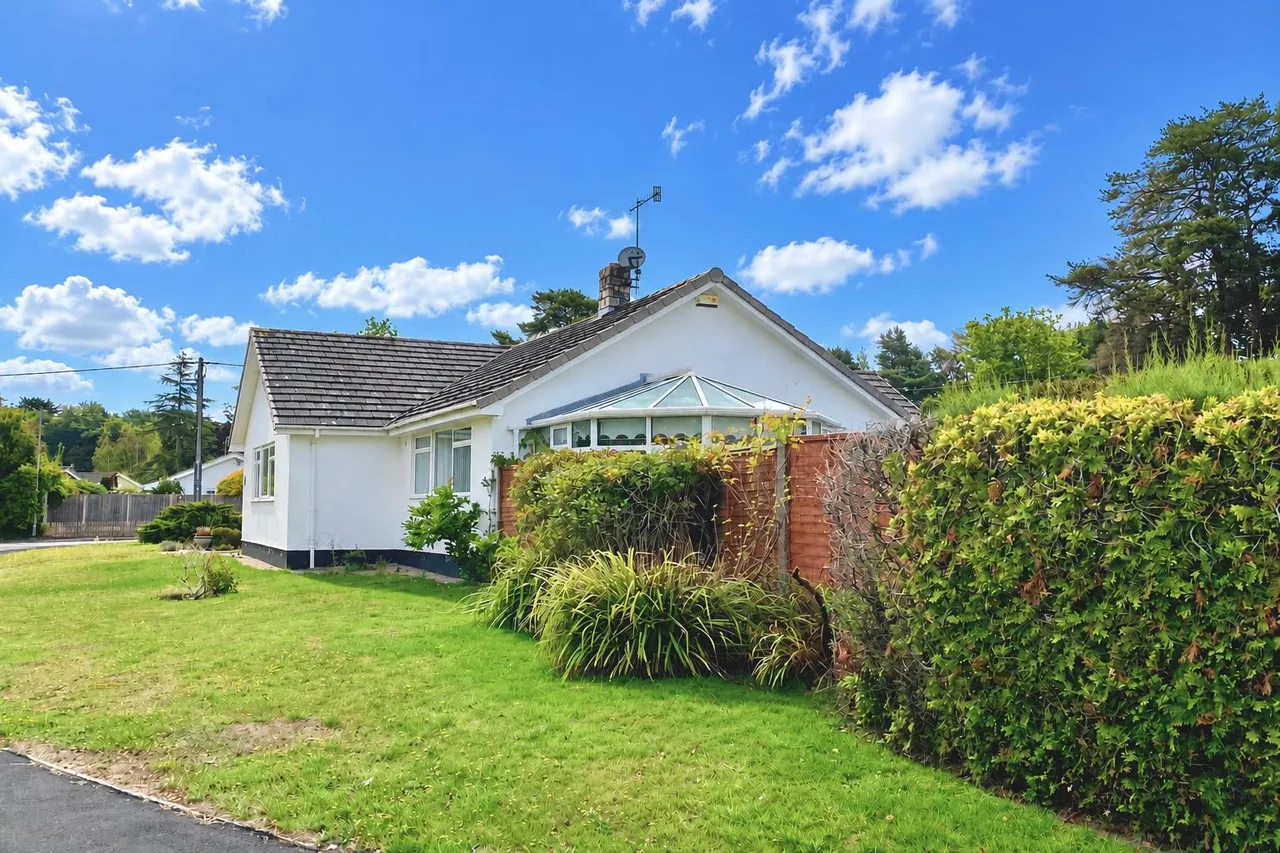 3 bed house for sale, Pine Manor Road, Ashley Heath, BH24