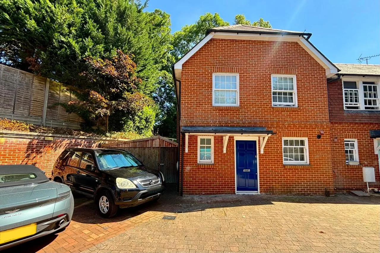 3 bed house for sale — Beales Lane, Wrecclesham, Farnham, Surrey, GU10 4PY