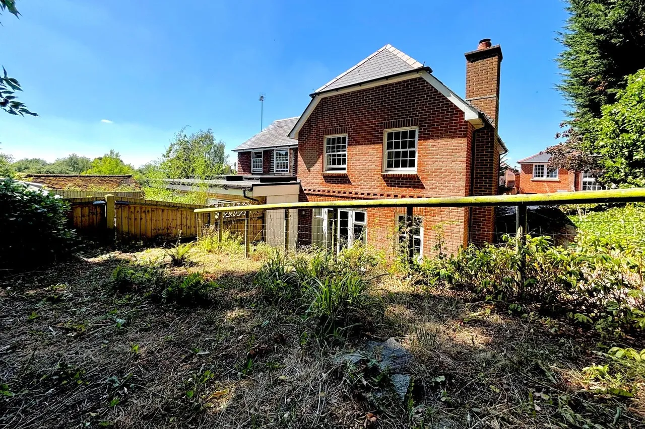 Beales Lane, Wrecclesham, Farnham, Surrey, GU10 4PY, photo 7