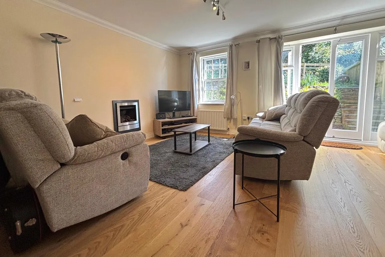 Beales Lane, Wrecclesham, Farnham, Surrey, GU10 4PY, photo 6