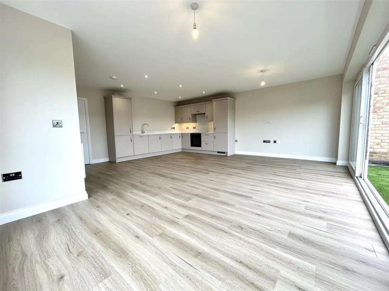 250 High Road, South Benfleet, Benfleet, photo 2