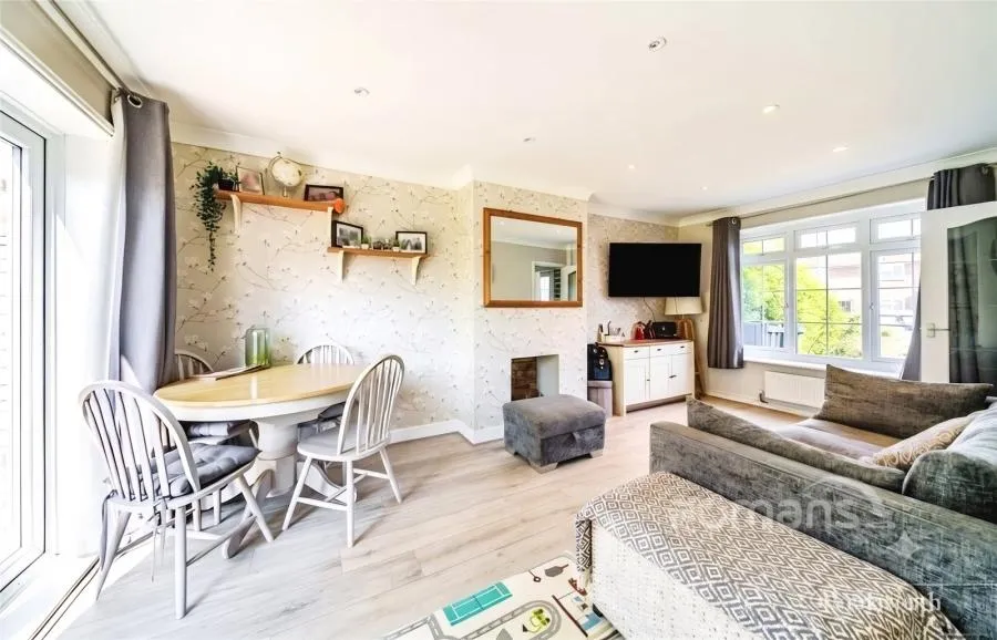 Mitcham Road, Camberley, GU15, photo 2