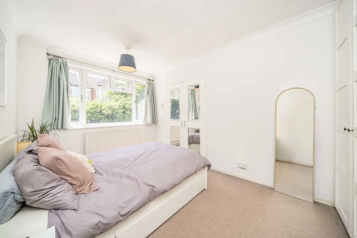 Bassingham Road, SW18, photo 5