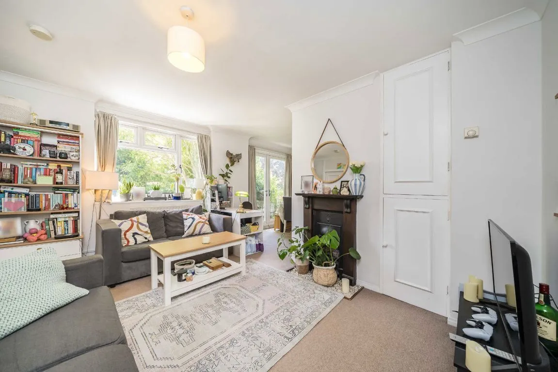 1 bed flat for sale, Bassingham Road, SW18