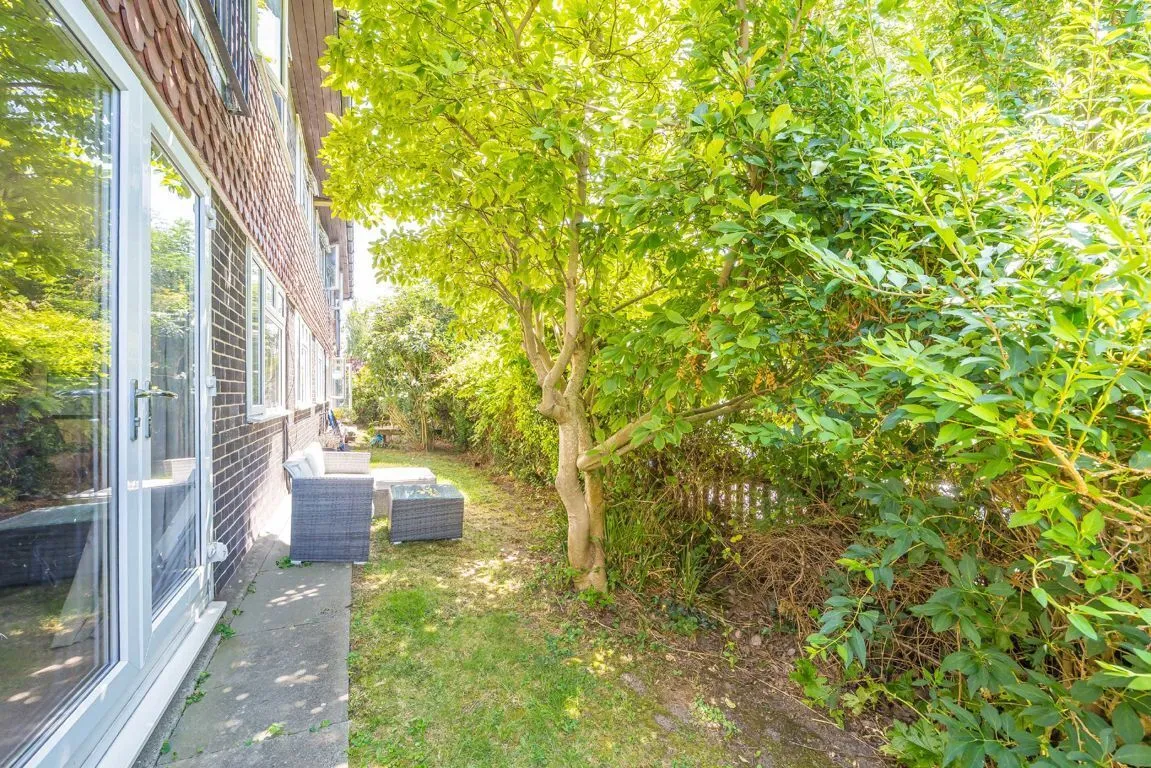 Bassingham Road, SW18, photo 6