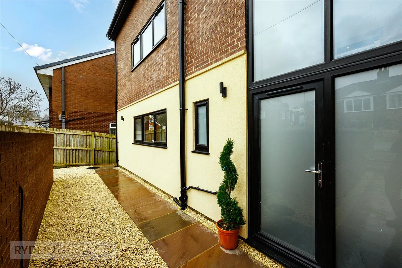 Devon Way, Bailiff Bridge, HD6, photo 29