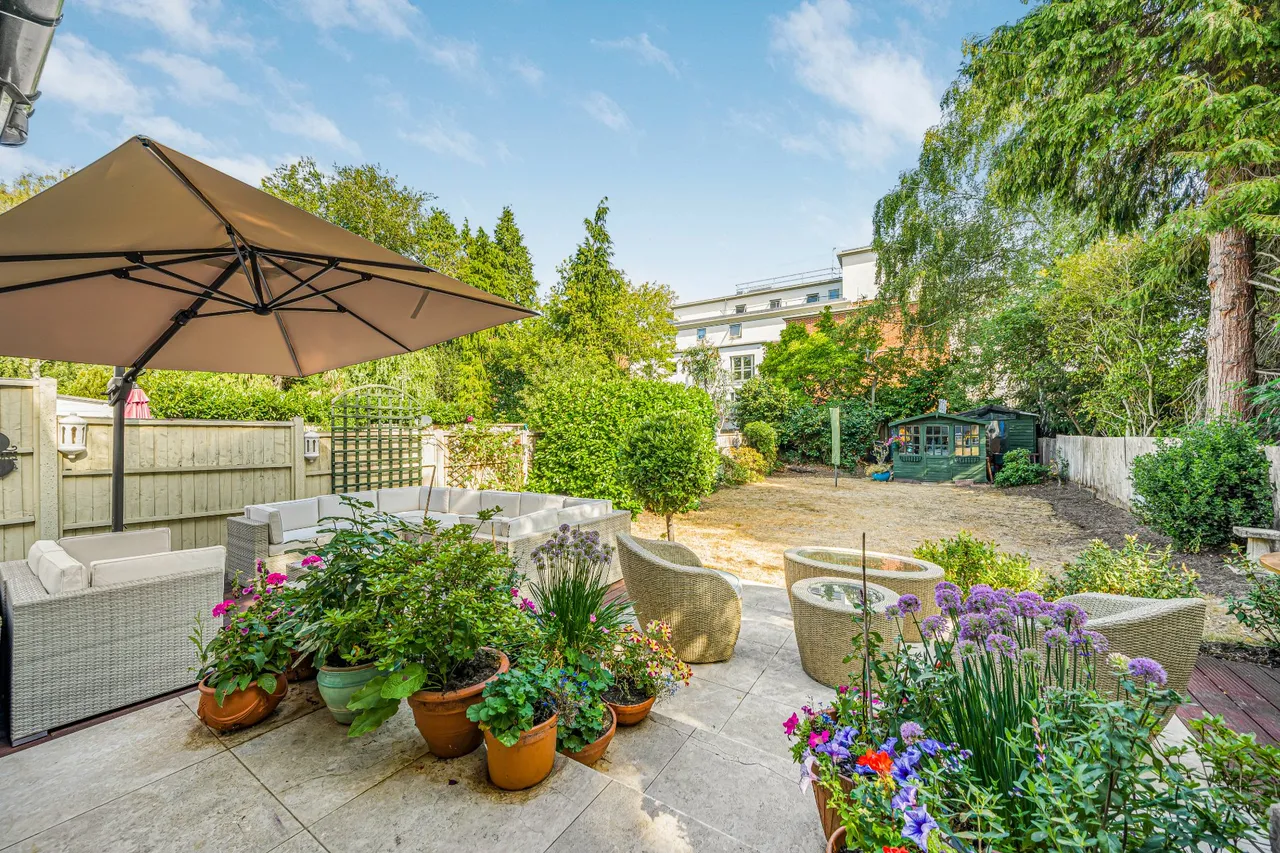 Ashley Park Crescent, Walton-On-Thames, KT12, photo 4
