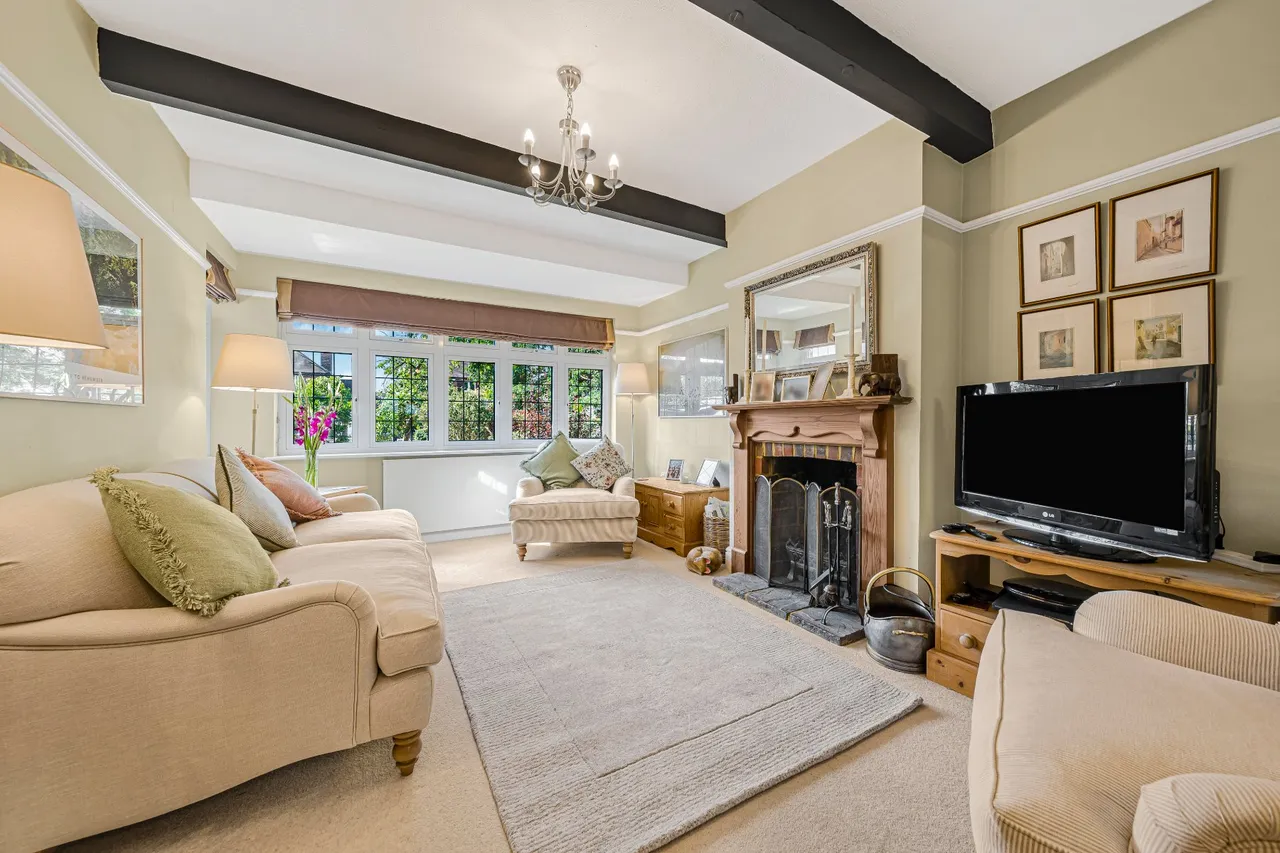 Ashley Park Crescent, Walton-On-Thames, KT12, photo 3
