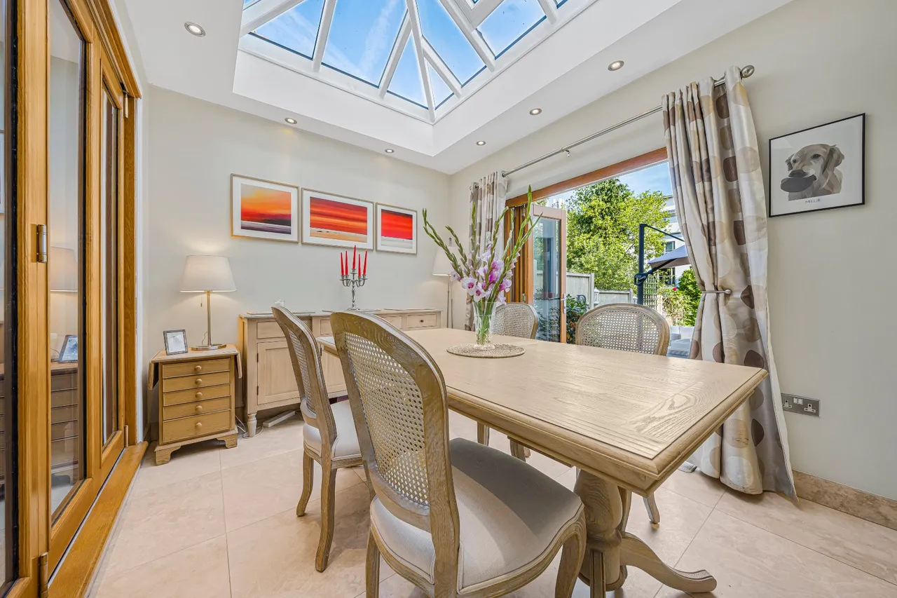 Ashley Park Crescent, Walton-On-Thames, KT12, photo 23