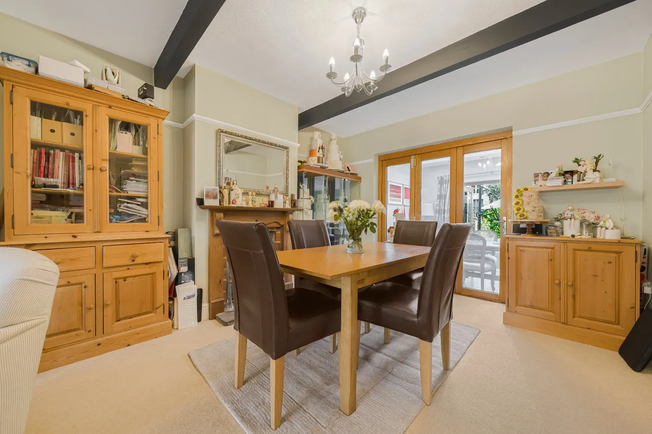 Ashley Park Crescent, Walton-On-Thames, KT12, photo 21