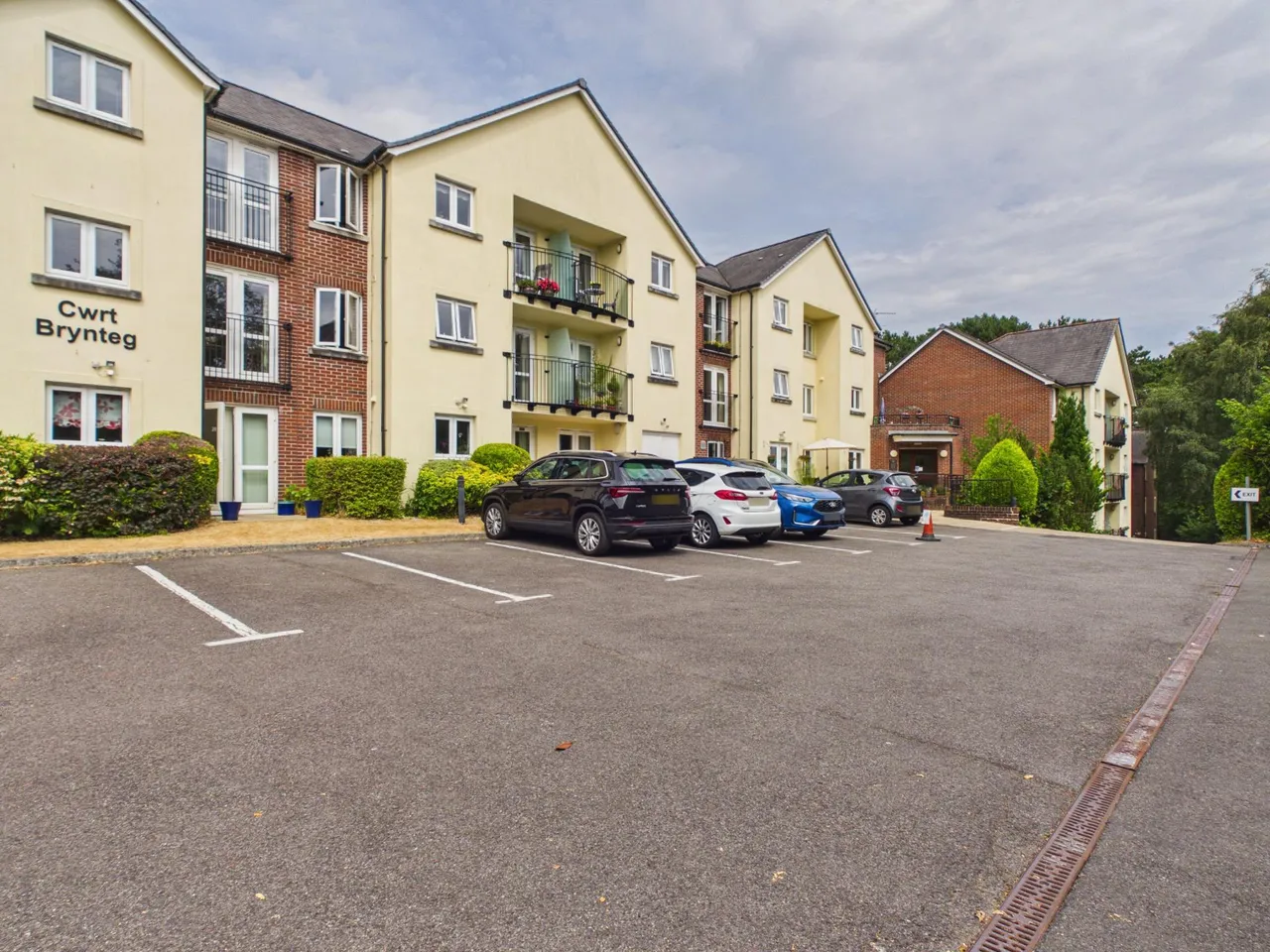 2 bed flat for sale, Station Road, Radyr, CF15